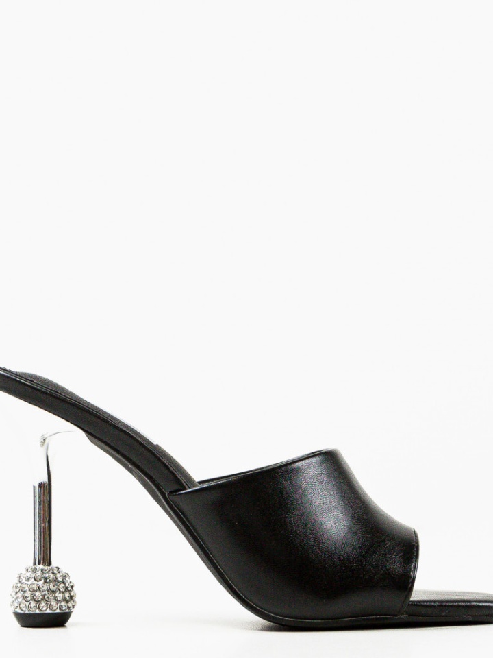 Saboti dama Theodo Negri