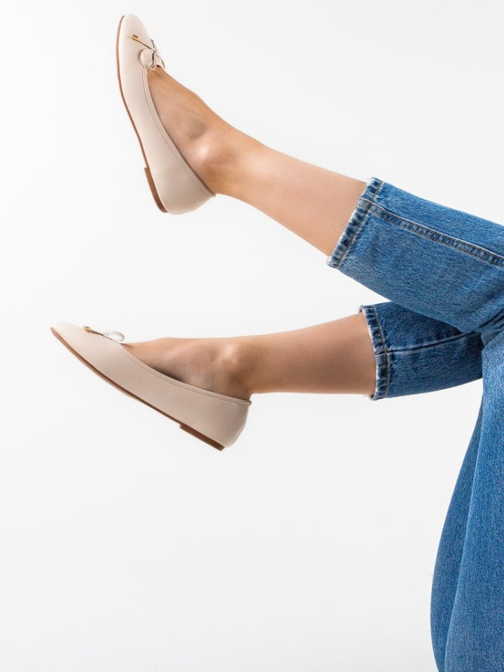 Balerini dama Atur Bej