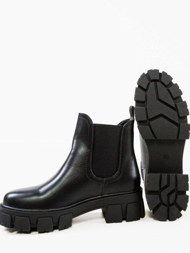 Ghete dama Archib Negre