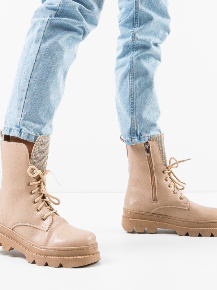 Ghete dama Lupy Nude