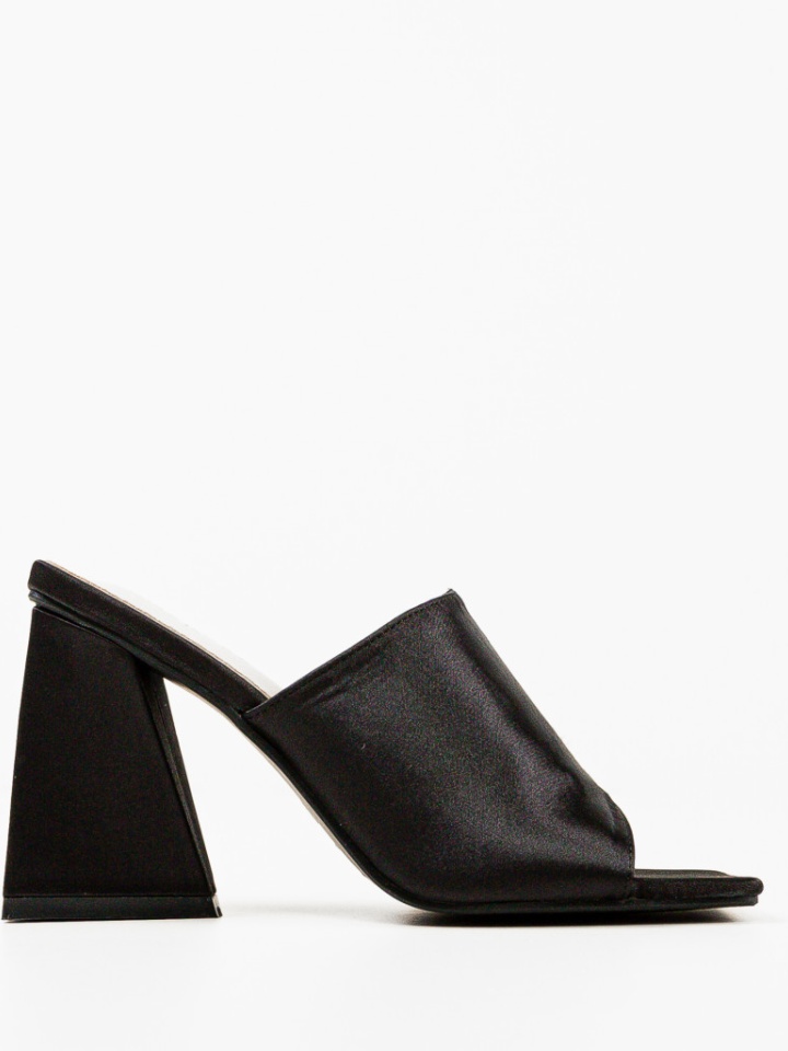 Saboti dama Makayl Negri