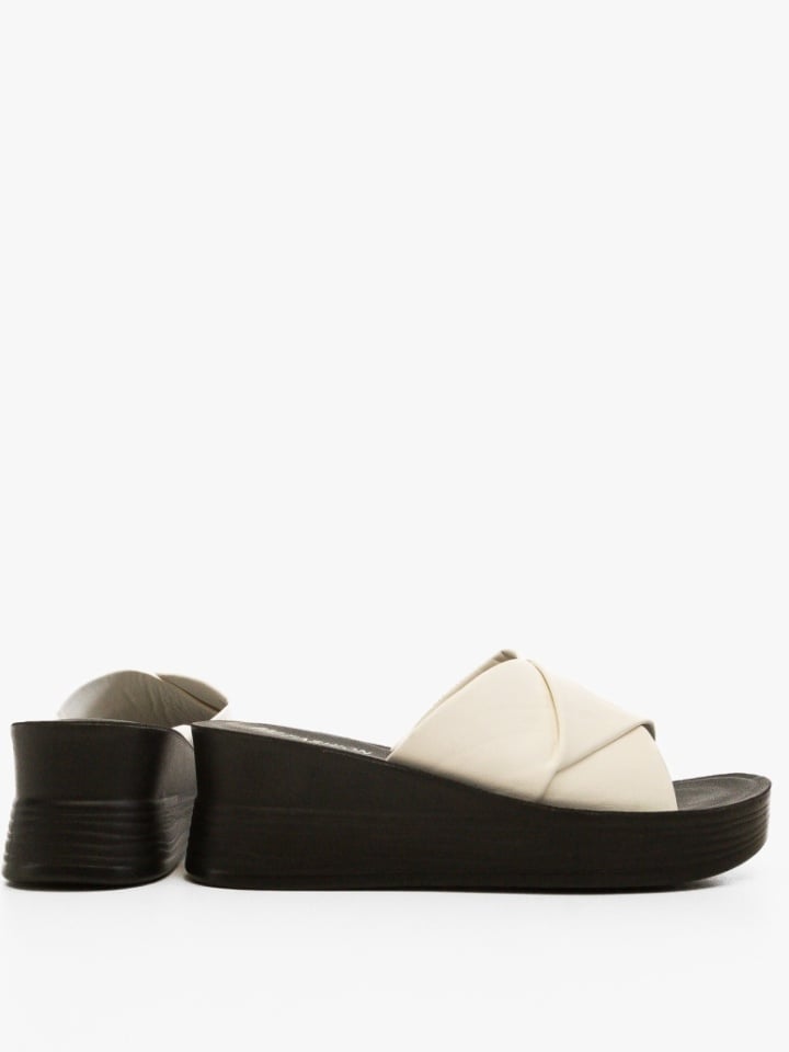 Saboti dama Nasreen Negri