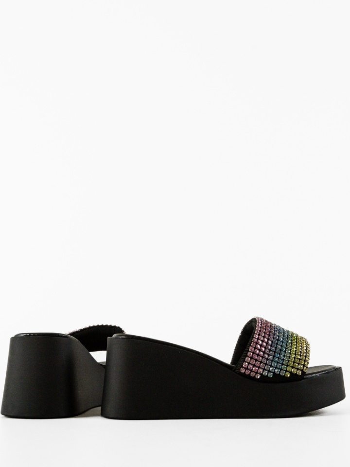 Saboti dama Cerbera Aurii