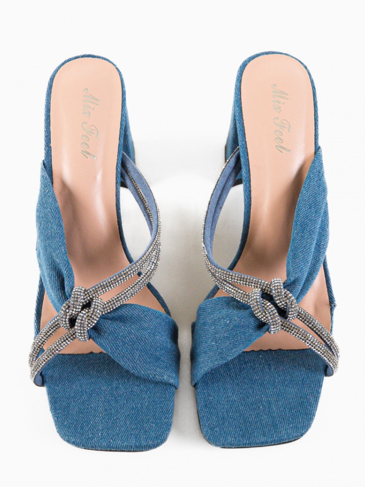 Saboti dama Sophea Bej