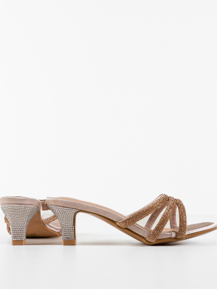 Saboti dama Lupita Verzi