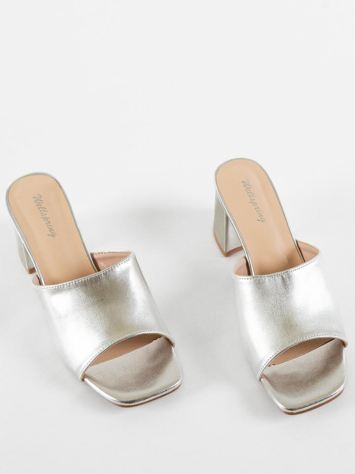 Saboti dama Vijaya Aurii