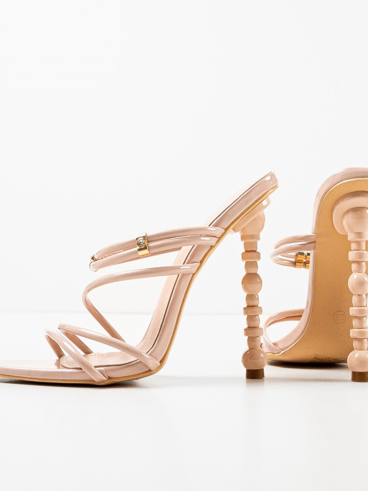 Saboti dama Owen Nude