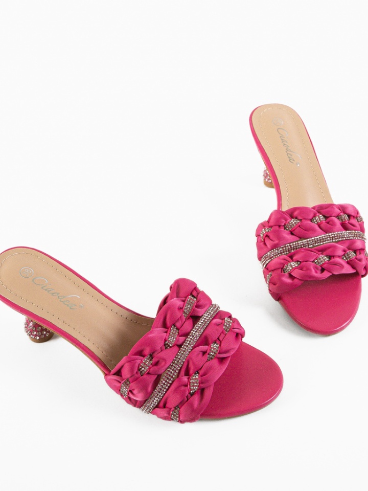 Saboti dama Valiente Negri