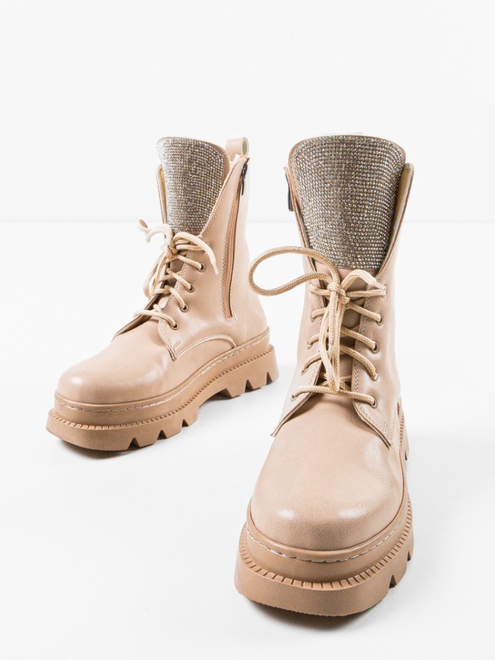 Ghete dama Lupy Nude