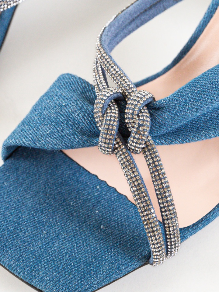 Saboti dama Sophea Bej