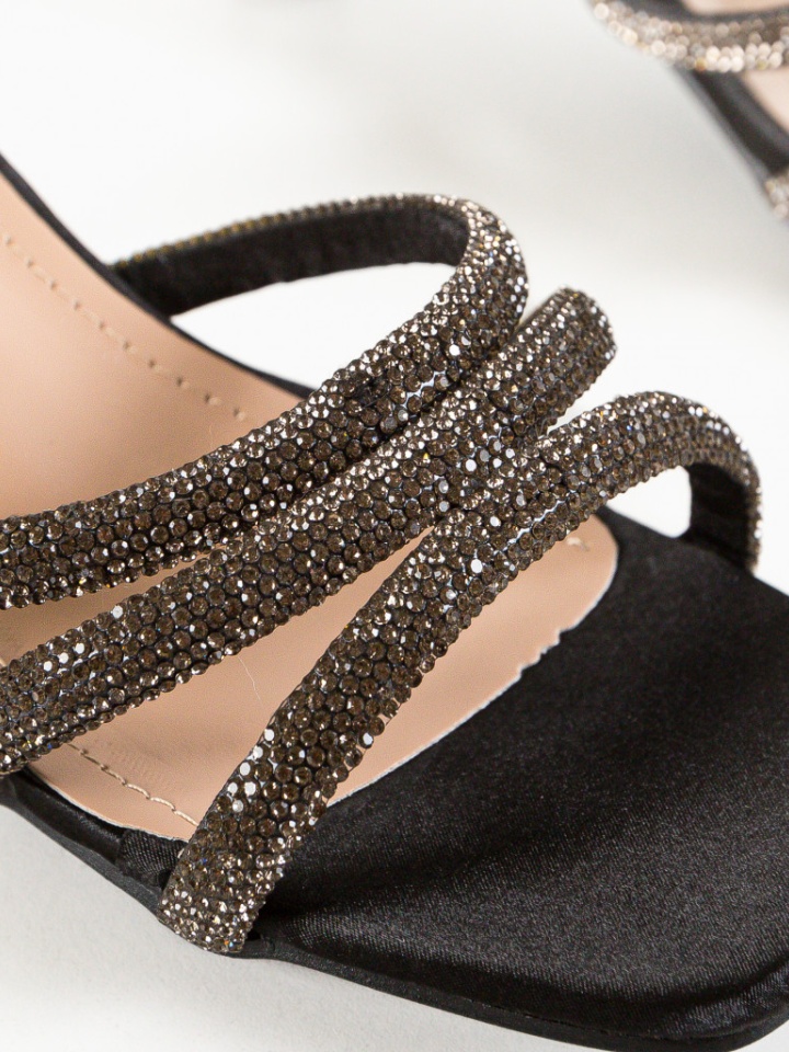 Saboti dama Lupita Verzi