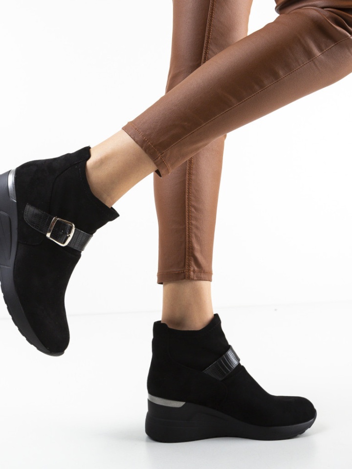 Ghete Cisneros Negre