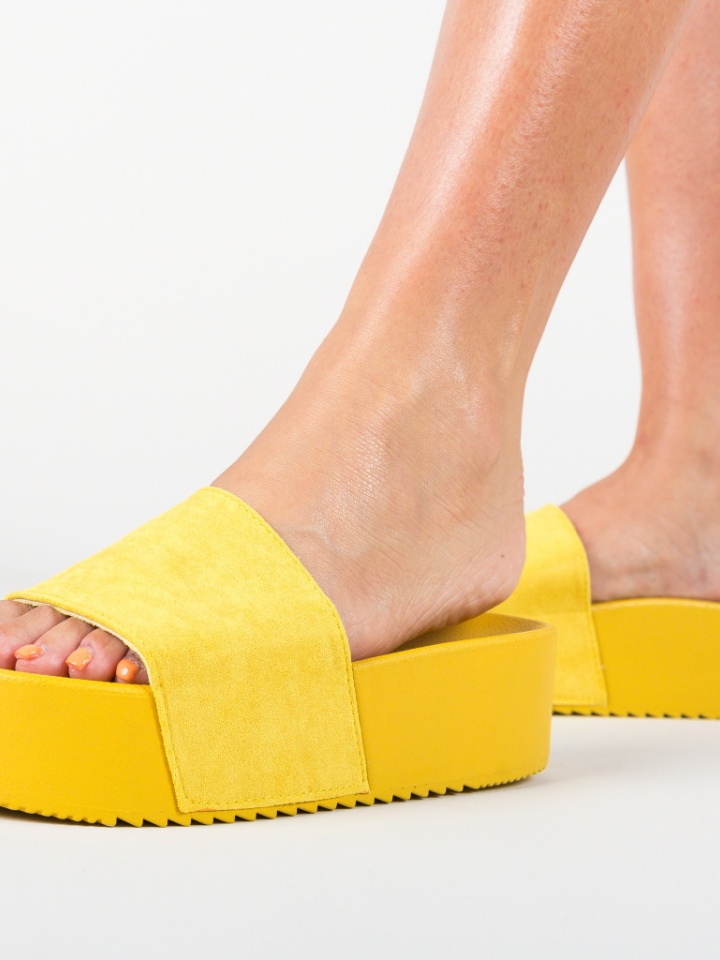 Papuci Escar Galbeni