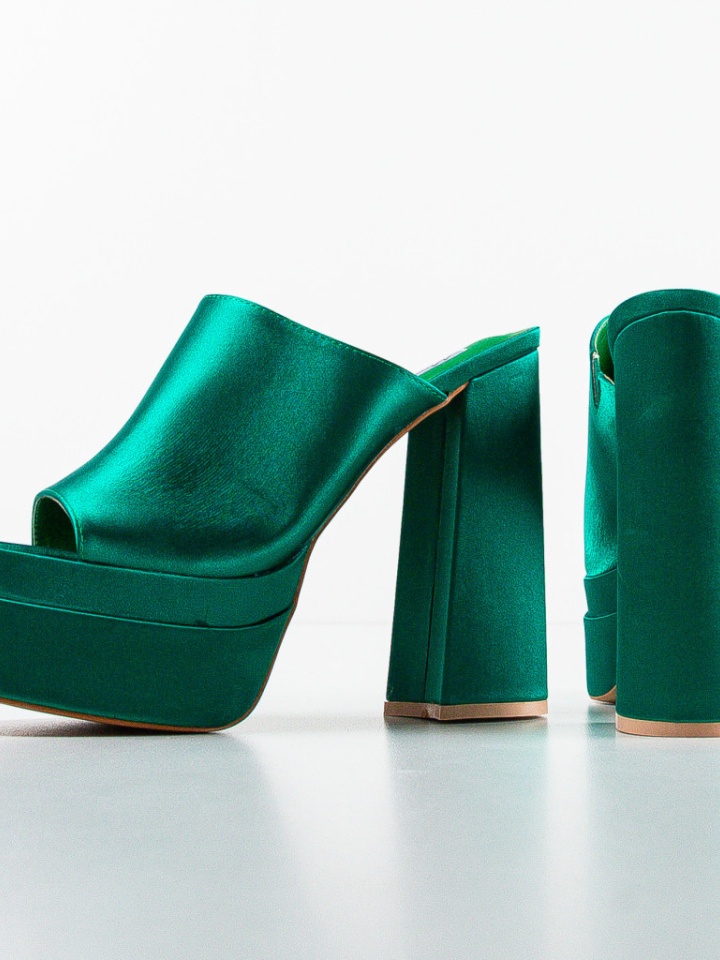 Saboti dama Hirst Roz