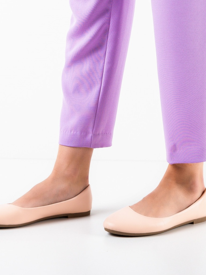 Balerini dama Aniya Bej