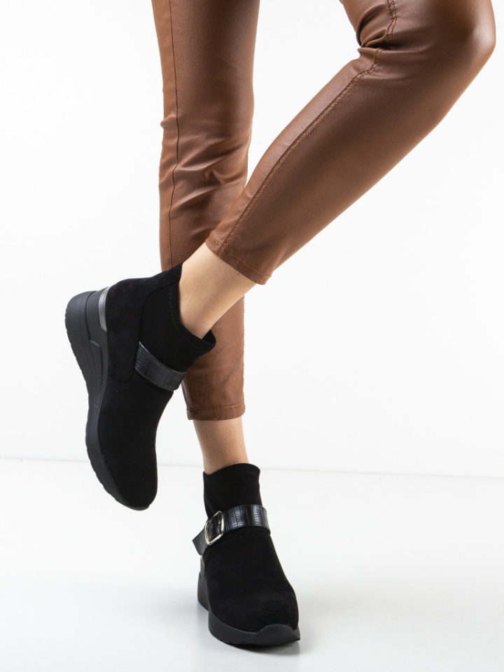 Ghete Cisneros Negre