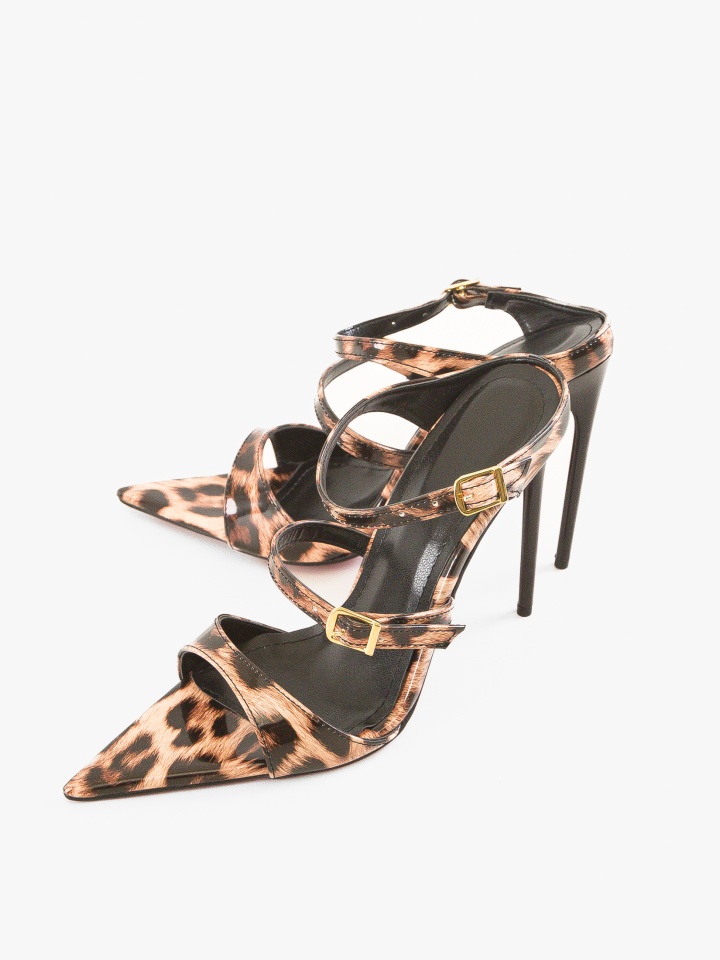 Saboti dama Yara Negri