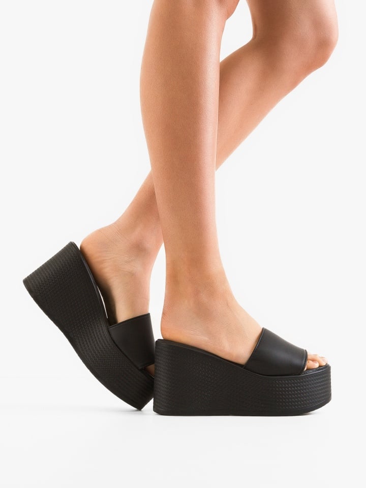 Saboti dama Miela Albi