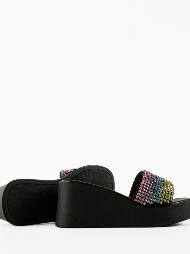 Saboti dama Cerbera Aurii