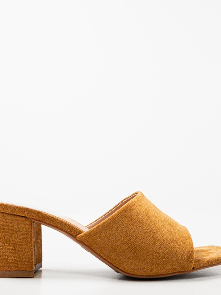 Saboti dama Velia Camel