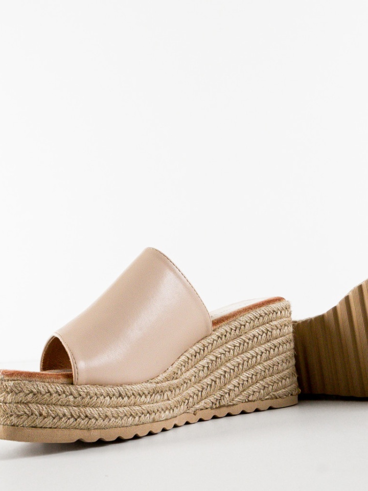 Saboti dama Fuku Negri