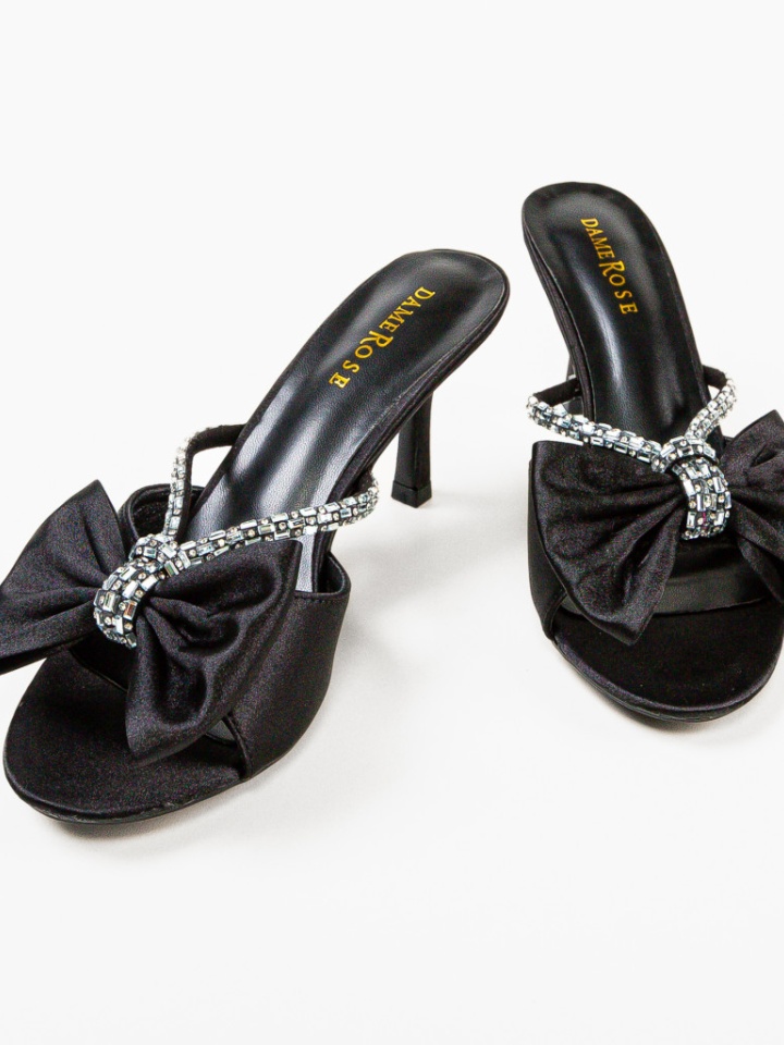 Saboti dama Petroni Roz