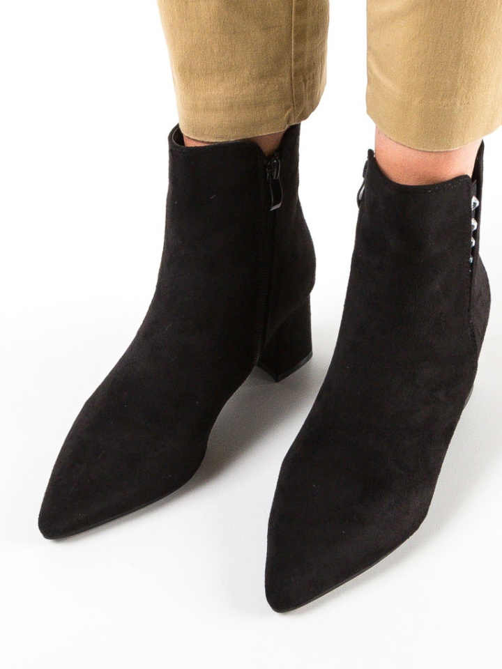 Botine dama Rezaq Bej