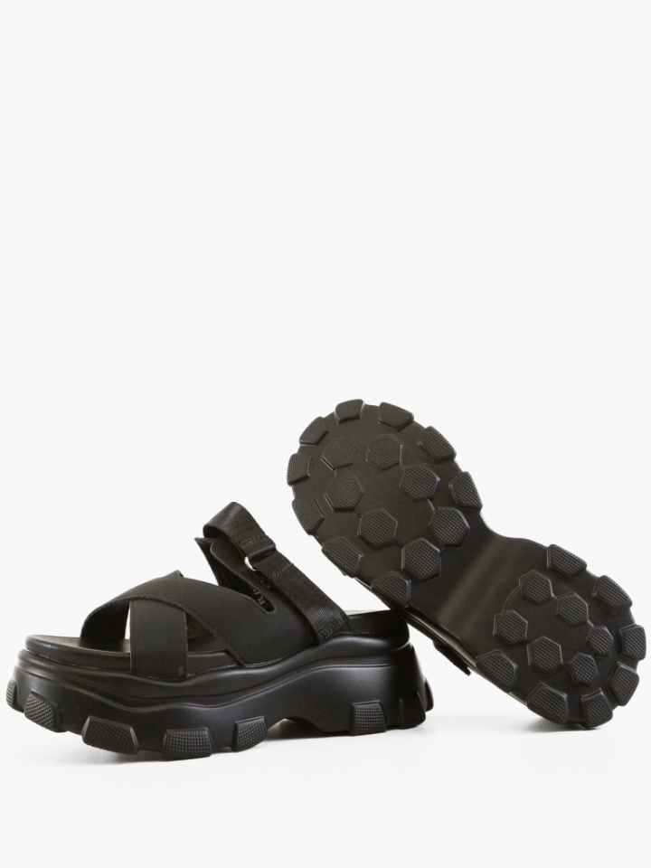 Saboti dama Lavian Negri