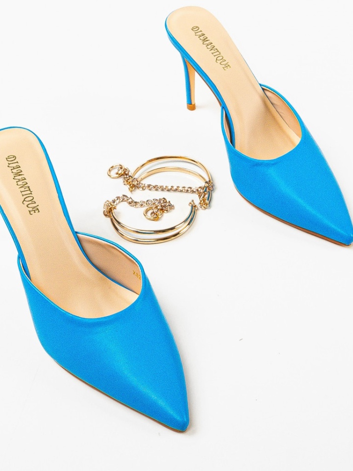 Saboti dama Naevius Albastri