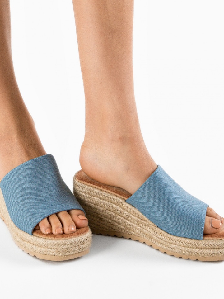 Saboti dama Fuku Negri