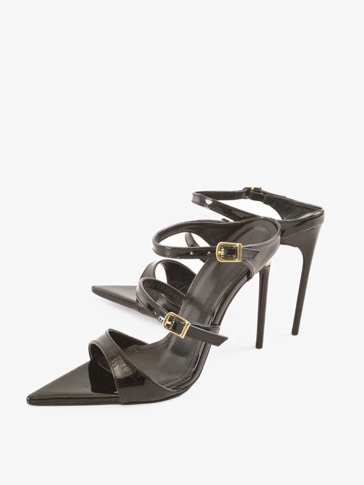 Saboti dama Yara Negri