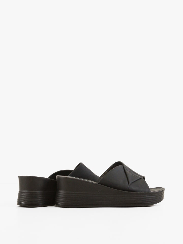 Saboti dama Nasreen Negri