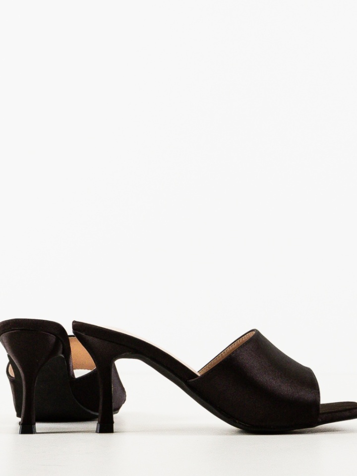 Saboti dama Tiia Negri