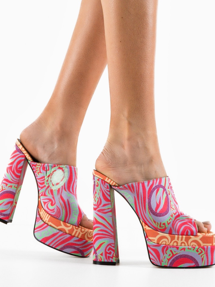 Saboti dama Hirst Roz