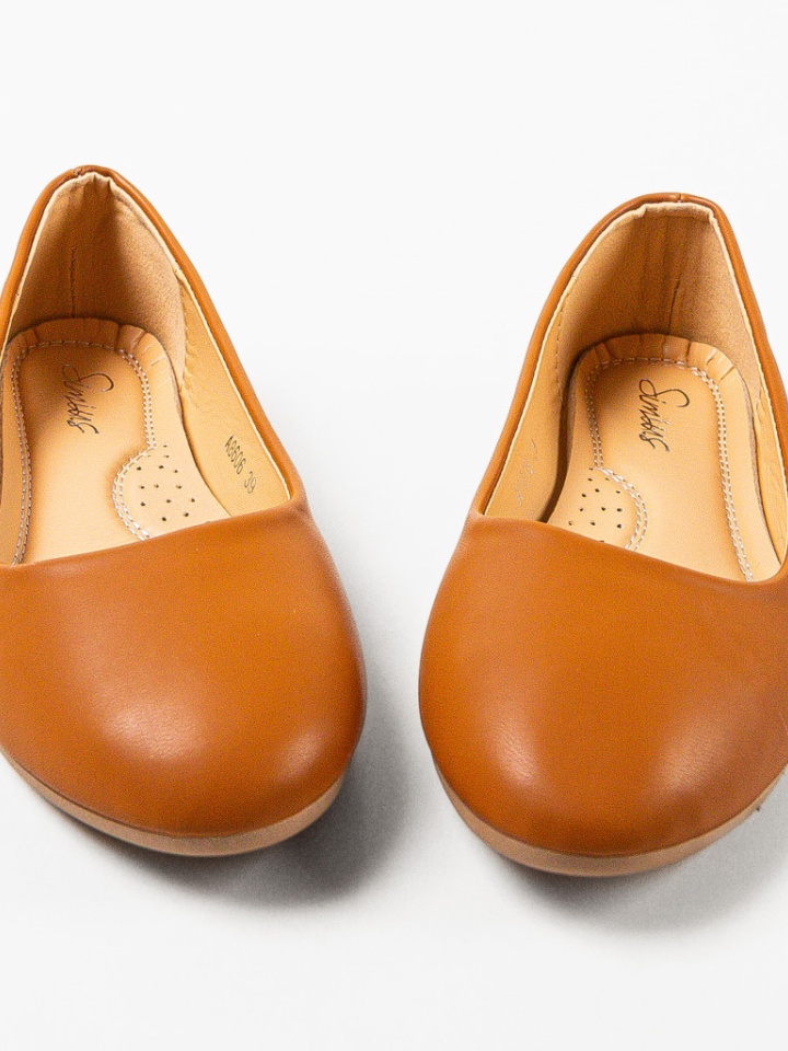 Balerini dama Aniya Bej