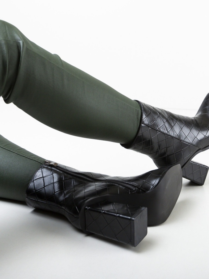 Botine Kay Negre