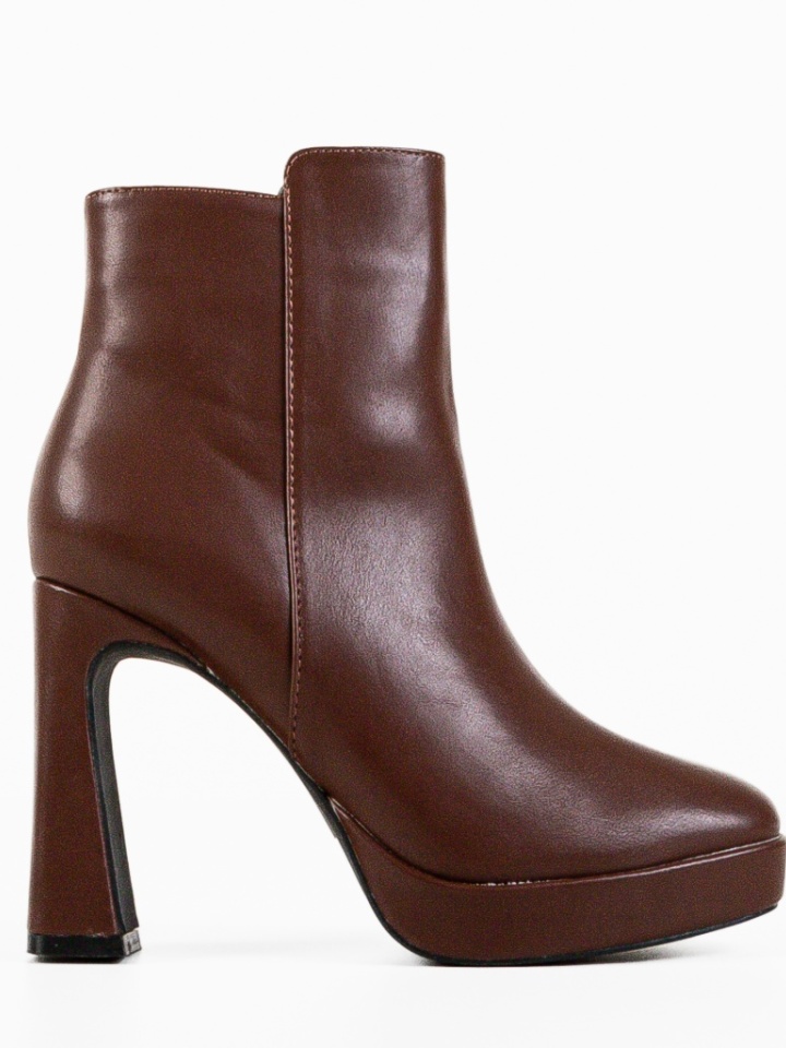 Botine dama Akpofu Maro