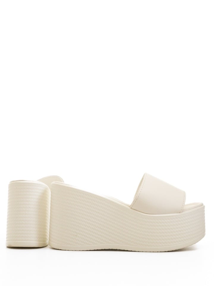 Saboti dama Miela Albi