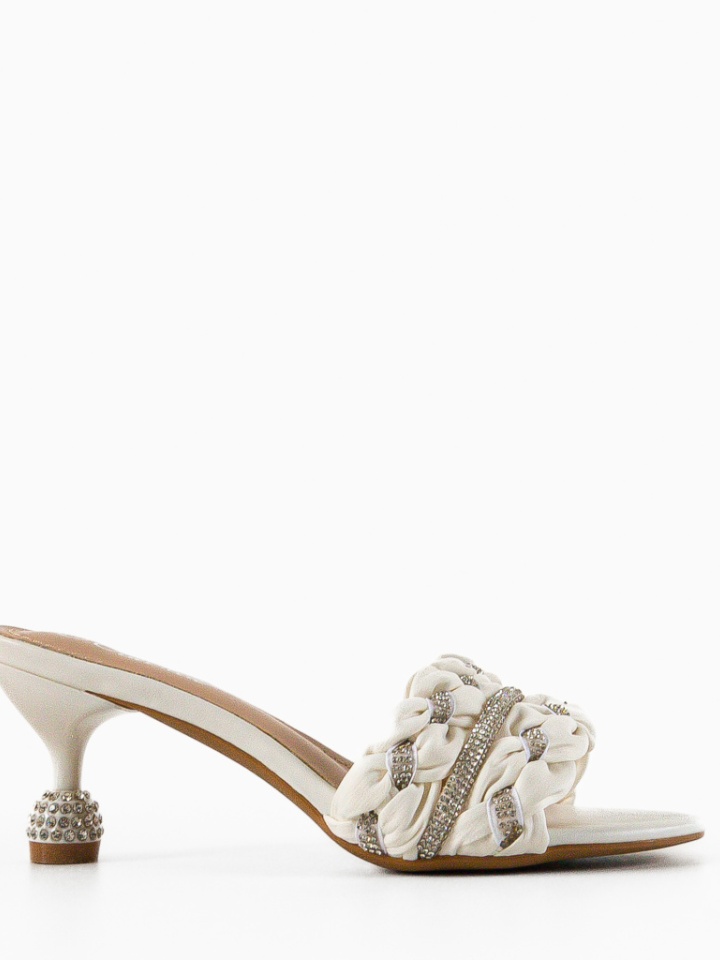 Saboti dama Valiente Negri