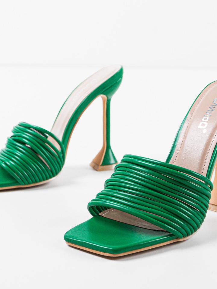 Saboti dama Chandler Verzi