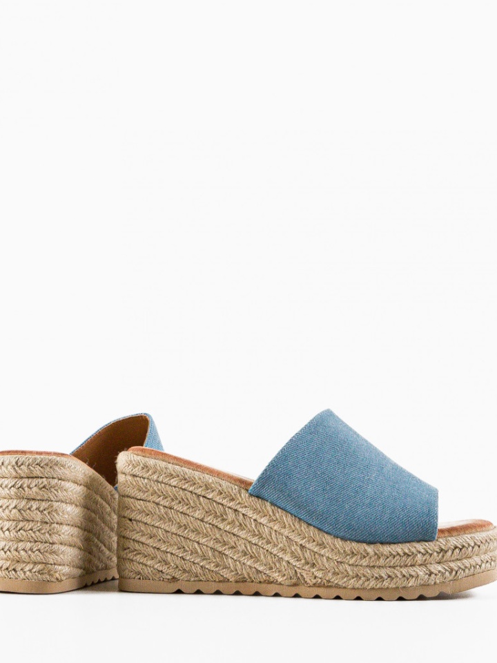 Saboti dama Fuku Negri