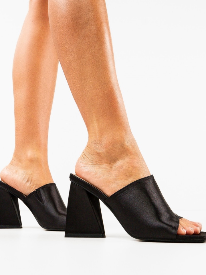 Saboti dama Makayl Negri