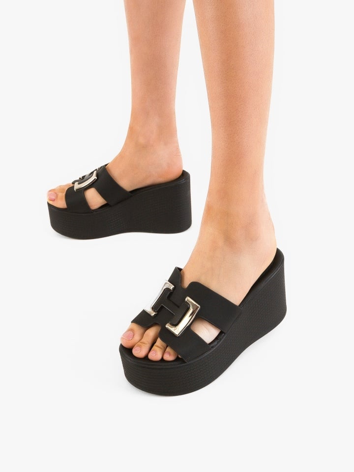 Saboti dama Hilda Negri