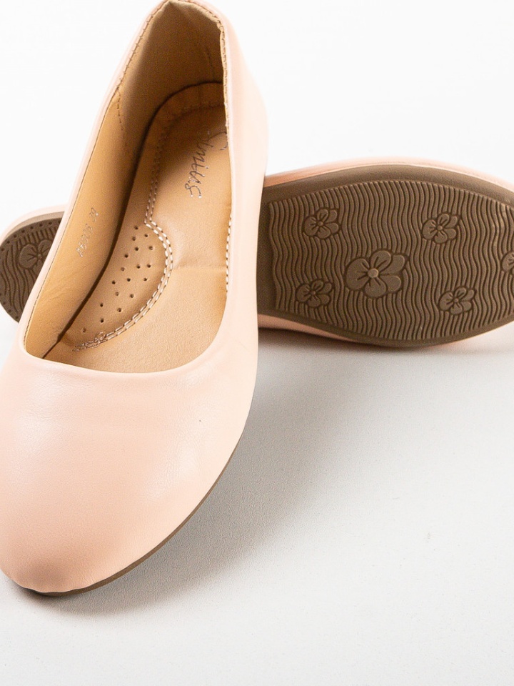 Balerini dama Aniya Bej