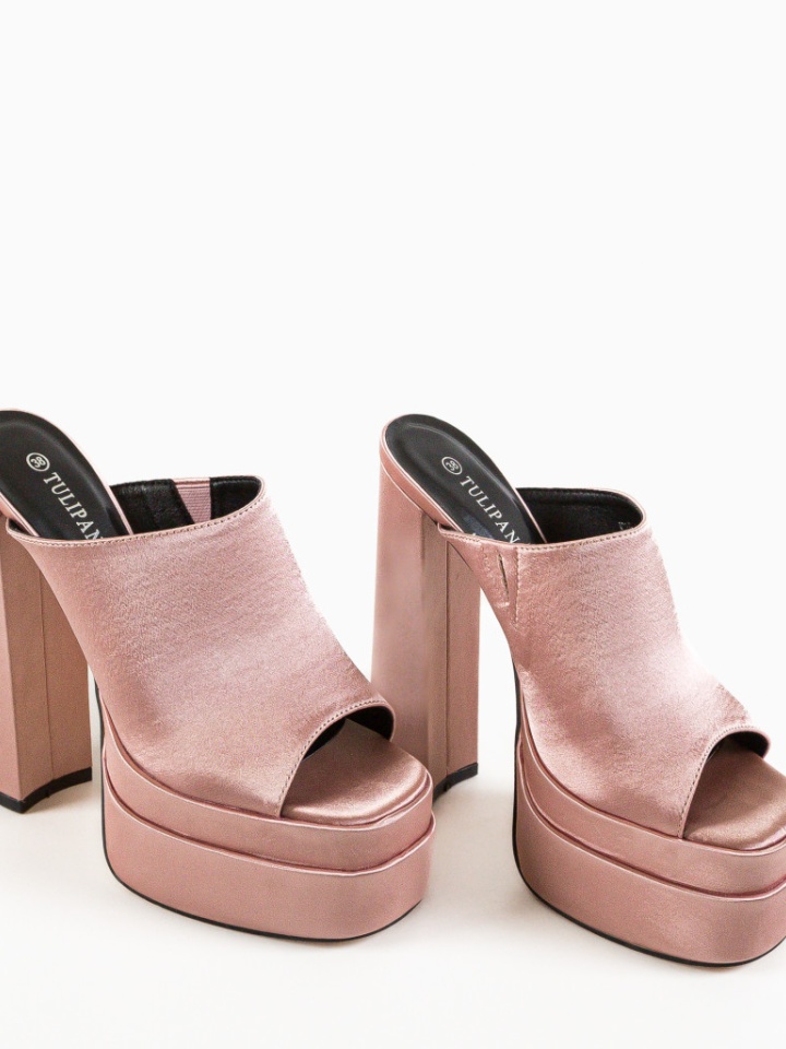 Saboti dama Hirst Roz