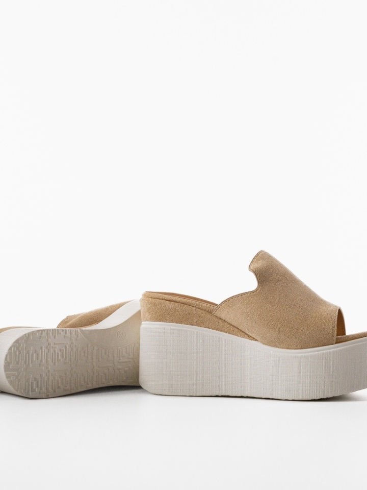 Saboti dama Golza Bej