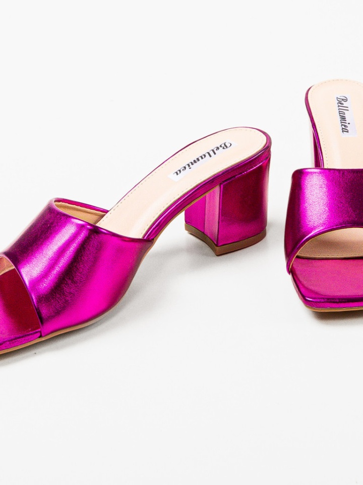 Saboti dama Coraline Negri