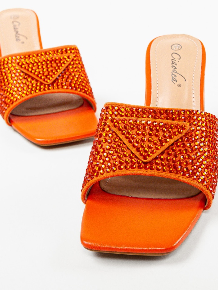 Saboti dama Davila Portocalii