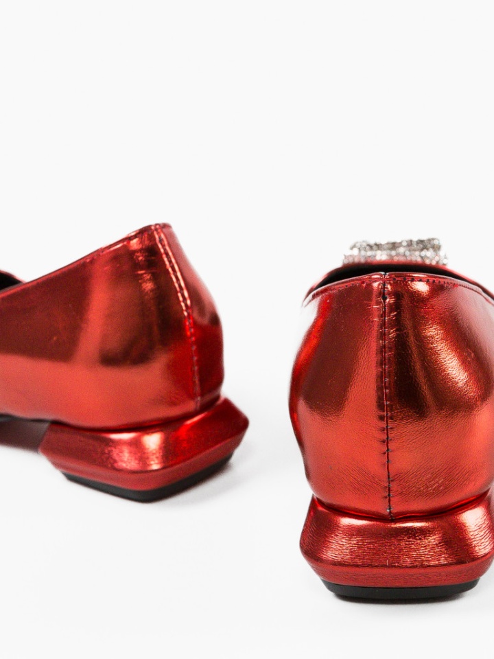 Balerini dama Banan Rosii