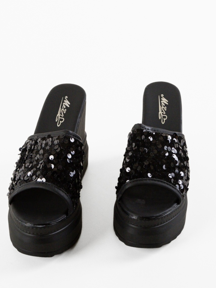 Saboti dama Karuen Albe